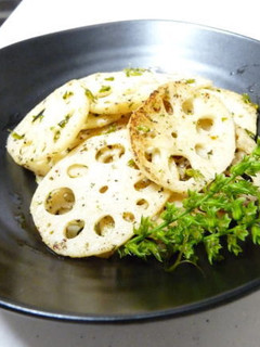 今が旬!しその実で蓮根のカリカリ焼き-レシピのメイン写真