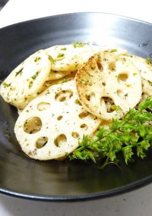 今が旬！しその実で蓮根のカリカリ焼き-レシピのメイン写真