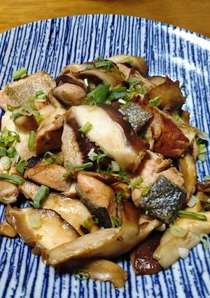 鮭とキノコのニンニクバター醤油炒め🍄‍🟫-レシピのメイン写真