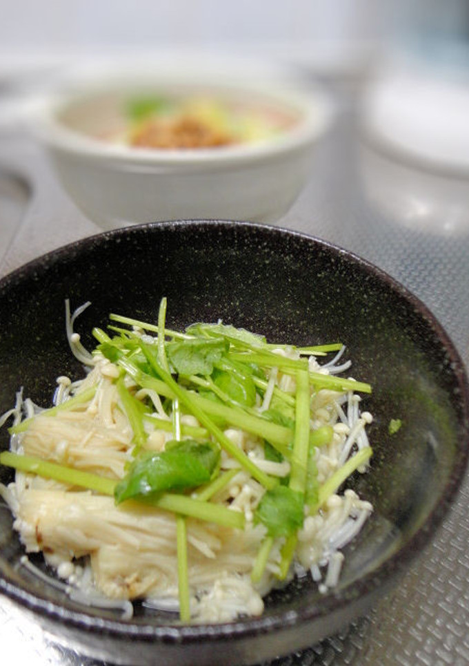 野菜のおかず☆エノキとせり塩麹ナムル-レシピのメイン写真