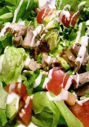 自家製スモークチキンとアボカドのサラダ-レシピのメイン写真