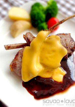 骨付ラムの黒ビール仕立て 焼きチーズ添え-レシピのメイン写真
