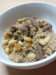 簡単♪牛スジと大豆の炊き込みごはん-レシピのメイン写真