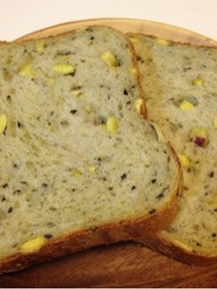 HB*抹茶入りさつまいも黒ごま食パン-レシピのメイン写真