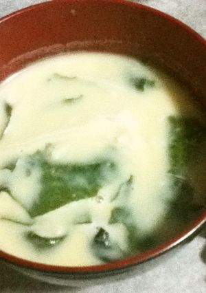 まずくはないけど…牛乳味噌汁-レシピのメイン写真