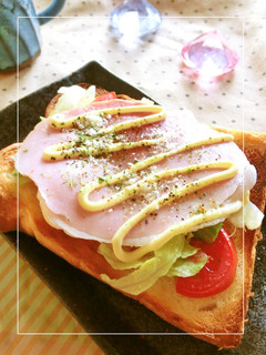 ハムとレタスとトマトのハーブ塩トースト-レシピのメイン写真