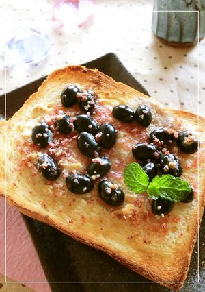 フリーズドライ苺と黒豆のミルキートースト-レシピのメイン写真