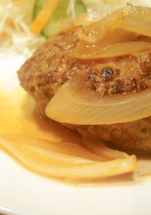 玉ねぎた～っぷり！煮込みハンバーグ-レシピのメイン写真