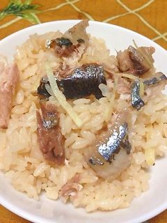 秋が旬♪秋刀魚で♪美味しい炊き込みごはん-レシピのメイン写真