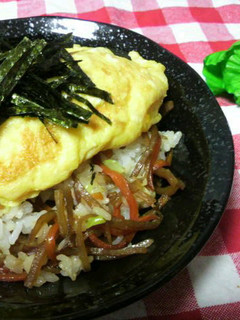 オムレツのせ!キンピラチャーハン-レシピのメイン写真