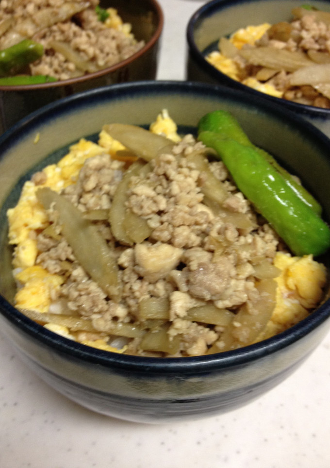 繊維たっぷり☆鶏とごぼうのそぼろ丼-レシピのメイン写真