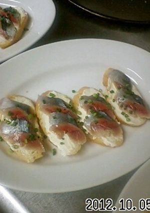 秋刀魚とクリームチーズのクロスティーニ-レシピのメイン写真