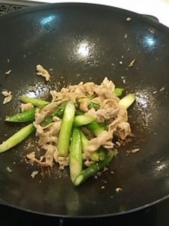アスパラガスと豚バラの塩麹炒め-レシピのメイン写真