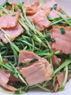 ベーコンで豆苗炒め-レシピのメイン写真