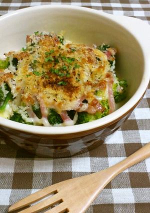 ブロッコリーとベーコンのチーズパン粉焼き-レシピのメイン写真