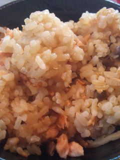 鮭としめじの簡単炊き込みご飯-レシピのメイン写真