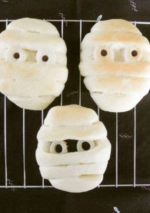 ハロウィン☆ミイラのパン♪二種-レシピのメイン写真
