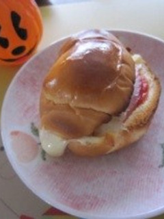 バターロールで☆ハムチーズトースト-レシピのメイン写真
