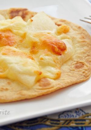 梨とチーズの薄いナポリピザ-レシピのメイン写真