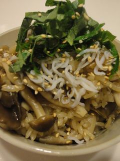 秋の味覚「きのこ」で炊き込みご飯-レシピのメイン写真