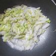 白菜を塩麹で炒める
