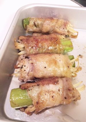 アスパラとエノキを豚肉で巻きました-レシピのメイン写真