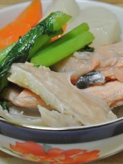 フライパンでかぶ(大根)と鮭のアラの煮物-レシピのメイン写真
