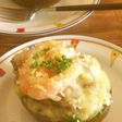 まるごとアボカドとエビのグラタン