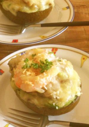 まるごとアボカドとエビのグラタン-レシピのメイン写真
