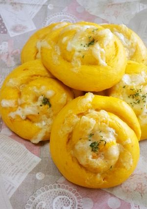 ホットケーキミックスで作るかぼちゃパン-レシピのメイン写真