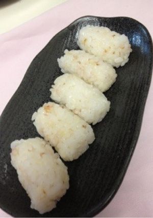 手づかみパクパク★チーズおかかおにぎり★-レシピのメイン写真