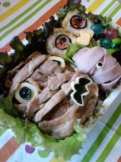 【キャラ弁】 肉巻きおにぎりdeミイラ-レシピのメイン写真