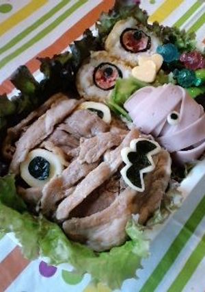 【キャラ弁】 肉巻きおにぎりdeミイラ-レシピのメイン写真