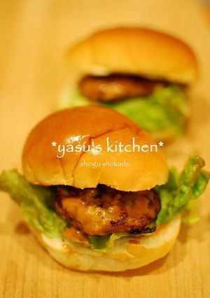 バターロールパンで簡単♪プチハンバーガー-レシピのメイン写真