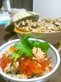 土鍋で秋だよ!!鮭ときのこの炊き込みご飯-レシピのメイン写真