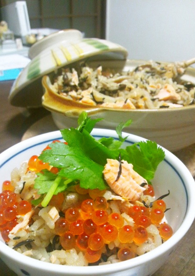 土鍋で秋だよ!!鮭ときのこの炊き込みご飯-レシピのメイン写真
