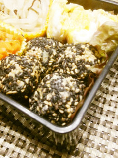 お弁当やおやつに*さつまいもの胡麻団子*-レシピのメイン写真