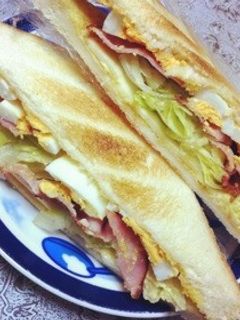 ゆで卵とカリカリベーコンのホットサンド-レシピのメイン写真