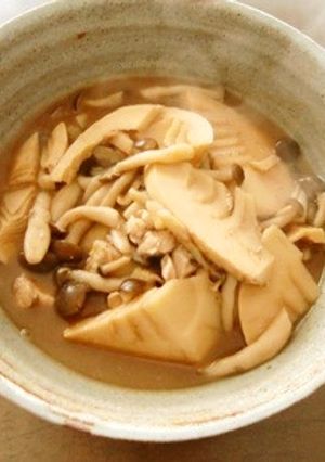 きなこを入れた、シメジとタケノコの煮物-レシピのメイン写真