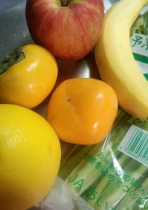 秋の味覚　柿入りｸﾞﾘｰﾝｽﾑｰｼﾞｰ-レシピのメイン写真