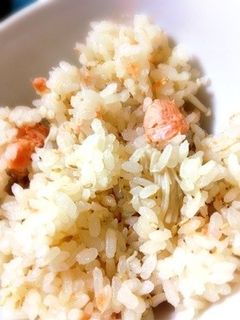 秋の味覚 鮭とキノコの炊き込みご飯-レシピのメイン写真