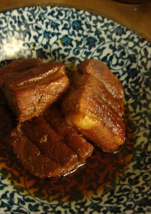 黒糖でこっくり☆黒酢でさっぱり♪豚の角煮-レシピのメイン写真