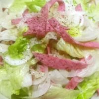 基本からアレンジまで！思わずつくりたくなる「サラミ サラダ」の