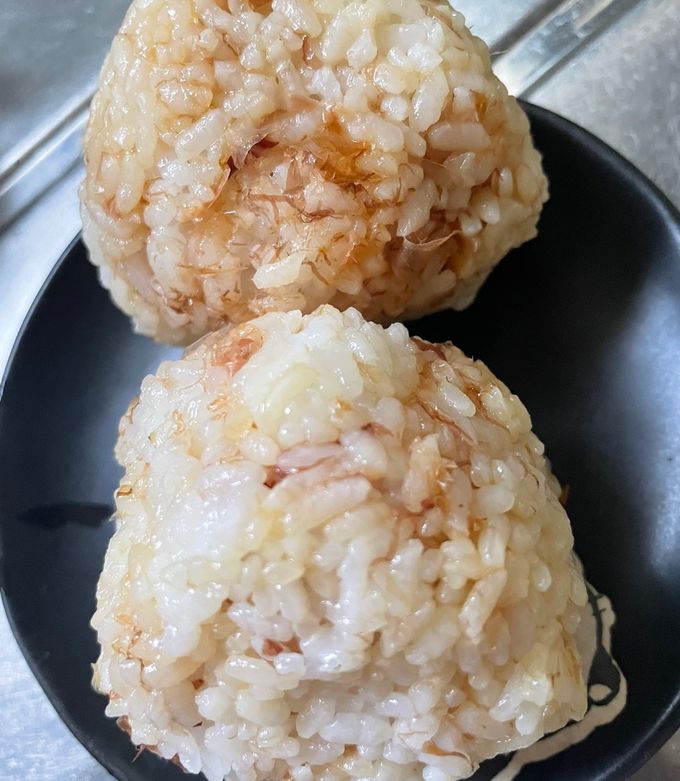 おかかおにぎり by クック1KGOYQ☆ 【クックパッド】 簡単おいしい