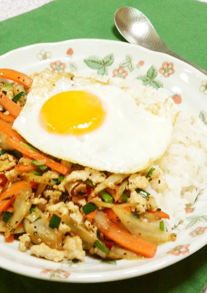 エスニック風　きんぴらそぼろのっけご飯-レシピのメイン写真