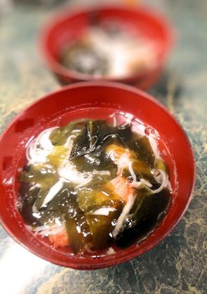 わかめとカニカマの簡単スープ-レシピのメイン写真