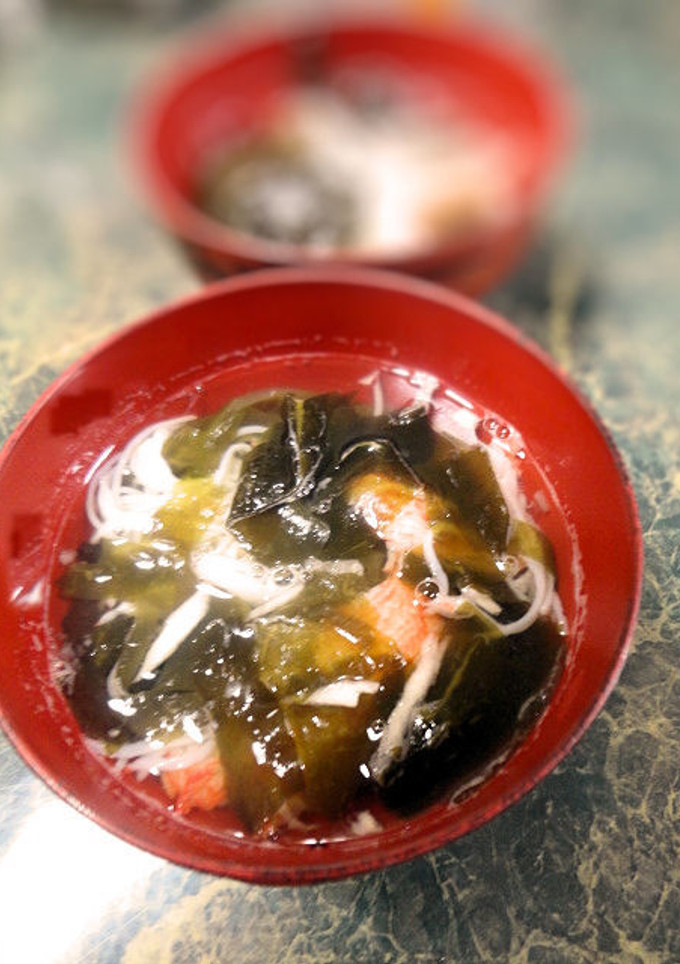 わかめとカニカマの簡単スープ-レシピのメイン写真