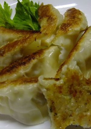 ご飯&セロリ入りで、サッパリ餃子♪-レシピのメイン写真