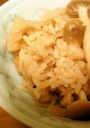超簡単レンコンとしめじの炊き込みご飯。-レシピのメイン写真