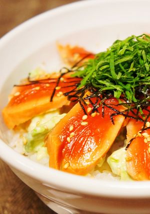 とろ旨！炙りサーモンアボカド丼-レシピのメイン写真